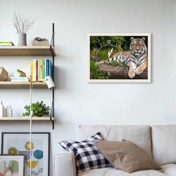 Часы настенные в бежевой раме 16