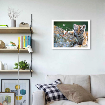 Часы настенные в белой раме 12